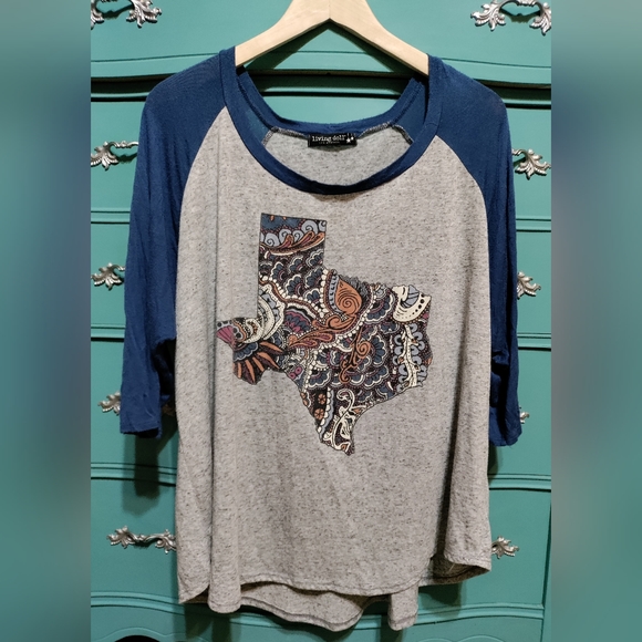 living doll Tops - Living Doll brand, Texas raglan 3/4 sleeve tshirt